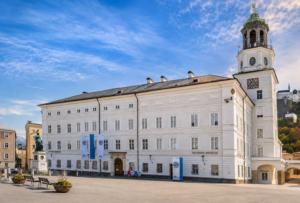 Зальцбургский музей Museum Stadt Salzburg в историческом центре Зальцбурга