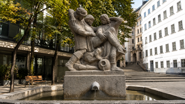 Фонтан Ханаки Hannakenbrunnen в историческом центре Вены