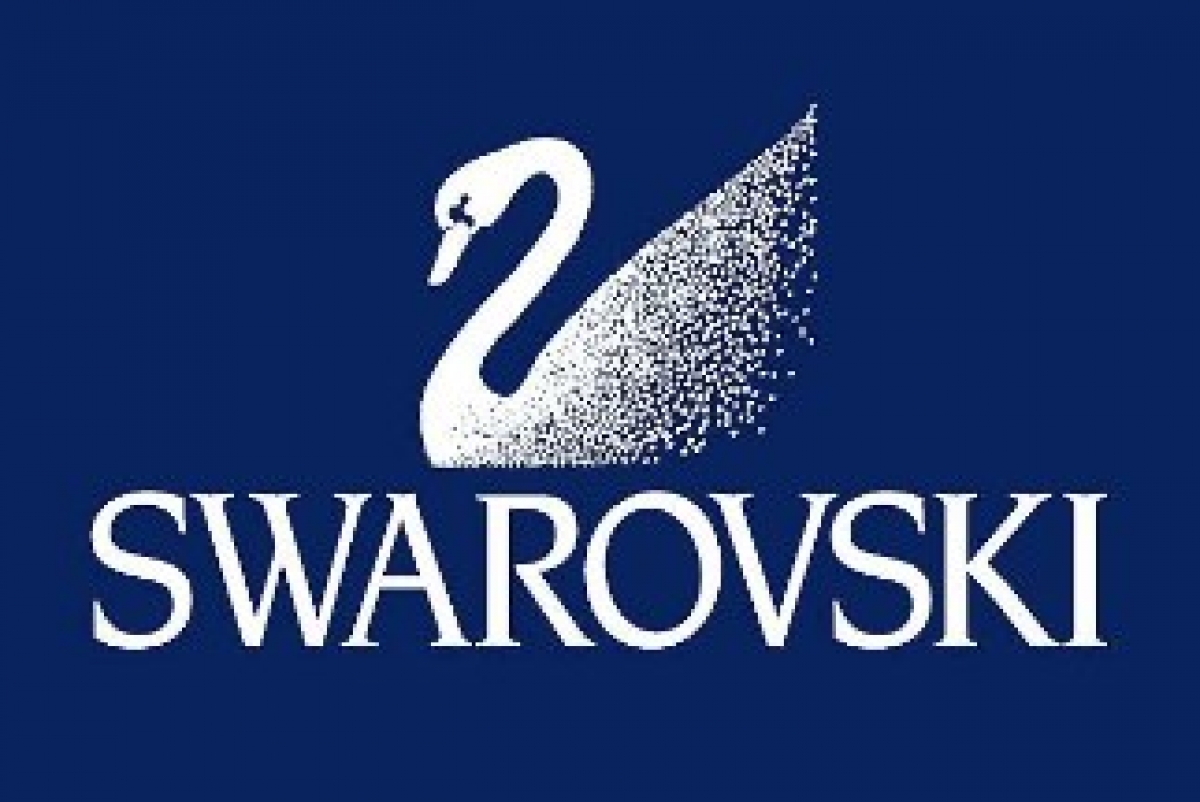 К Swarovski Collective присоединились Прабал Гурунг и Эмилия Викстед.