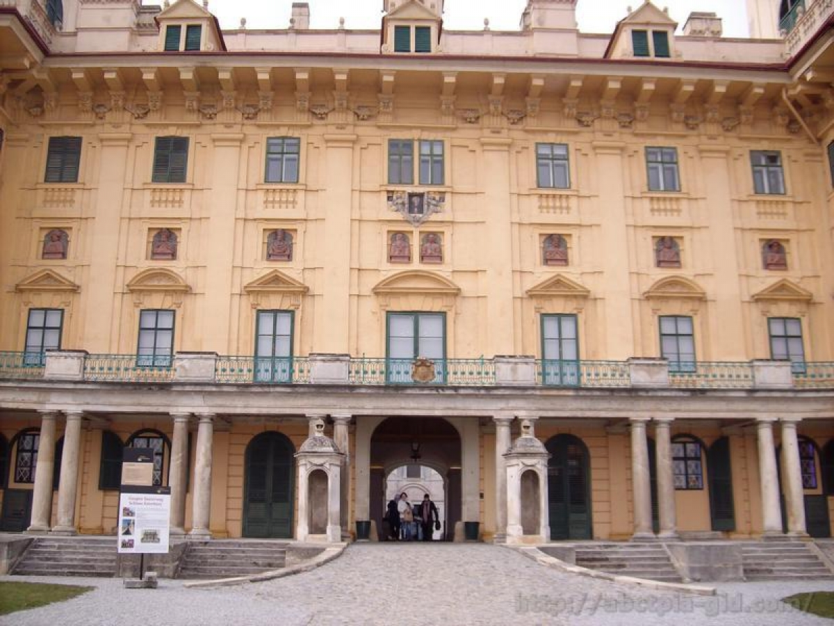 Дворец Эстерхази , Schloss Esterhazy в Айзенштадте
