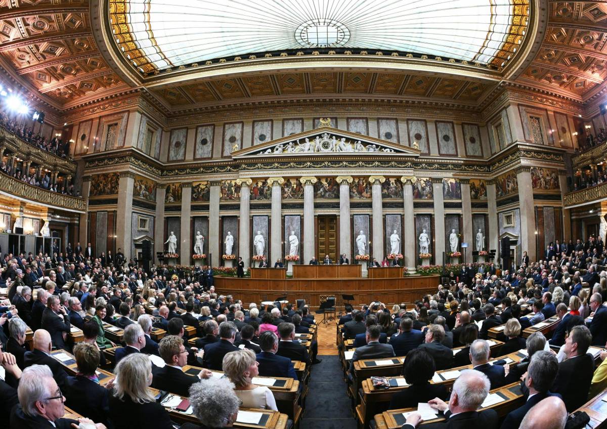 Дебаты в парламенте Австрии из-за наличных денег.
