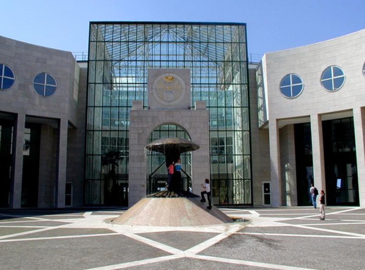 Парис Лодрон университет . Зальцбург. Австрия.
